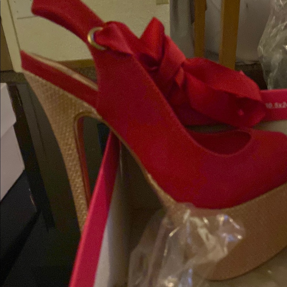 Shoe Dazzle Red and Tan Platform Heels